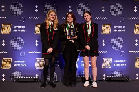 Winner Junior Science Emilie Dixon Willow Taylor Black Olivia Brookfield Big Bang Comp 25 01