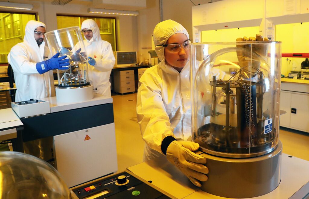 [Please Upload An Image Of Your Activity.] Cleanroom Training EPSRC CDT Compound Semiconductors
